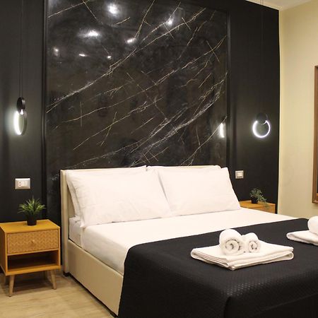 Blackwoody Contemporary Rooms - Napoli Centro Storico Via Toledo Kültér fotó