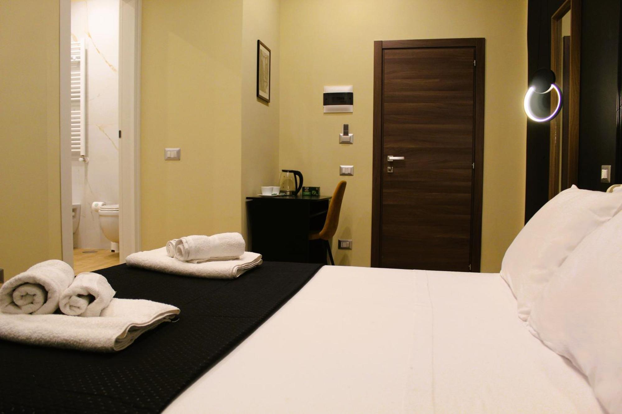 Blackwoody Contemporary Rooms - Napoli Centro Storico Via Toledo Kültér fotó