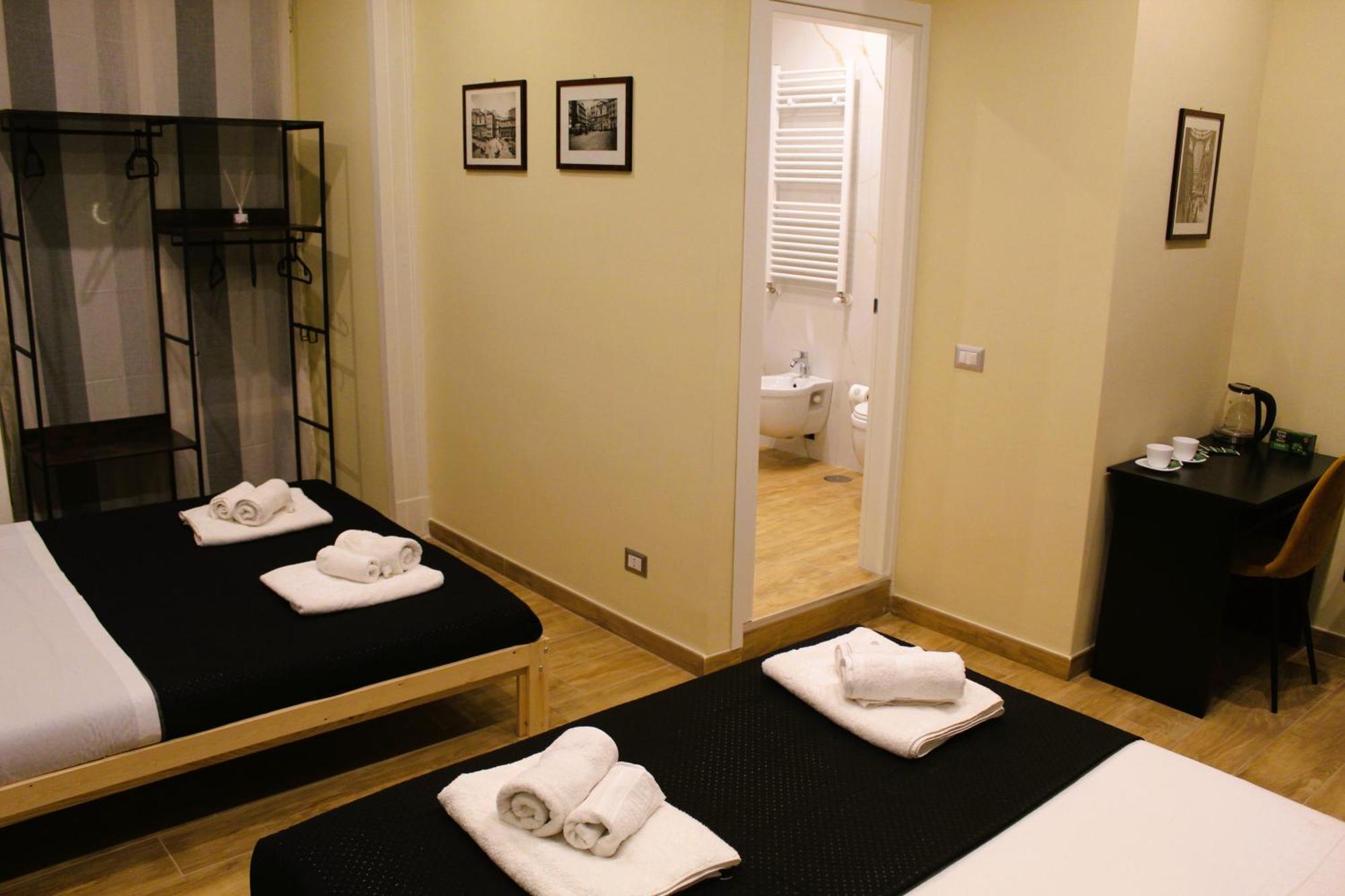 Blackwoody Contemporary Rooms - Napoli Centro Storico Via Toledo Kültér fotó