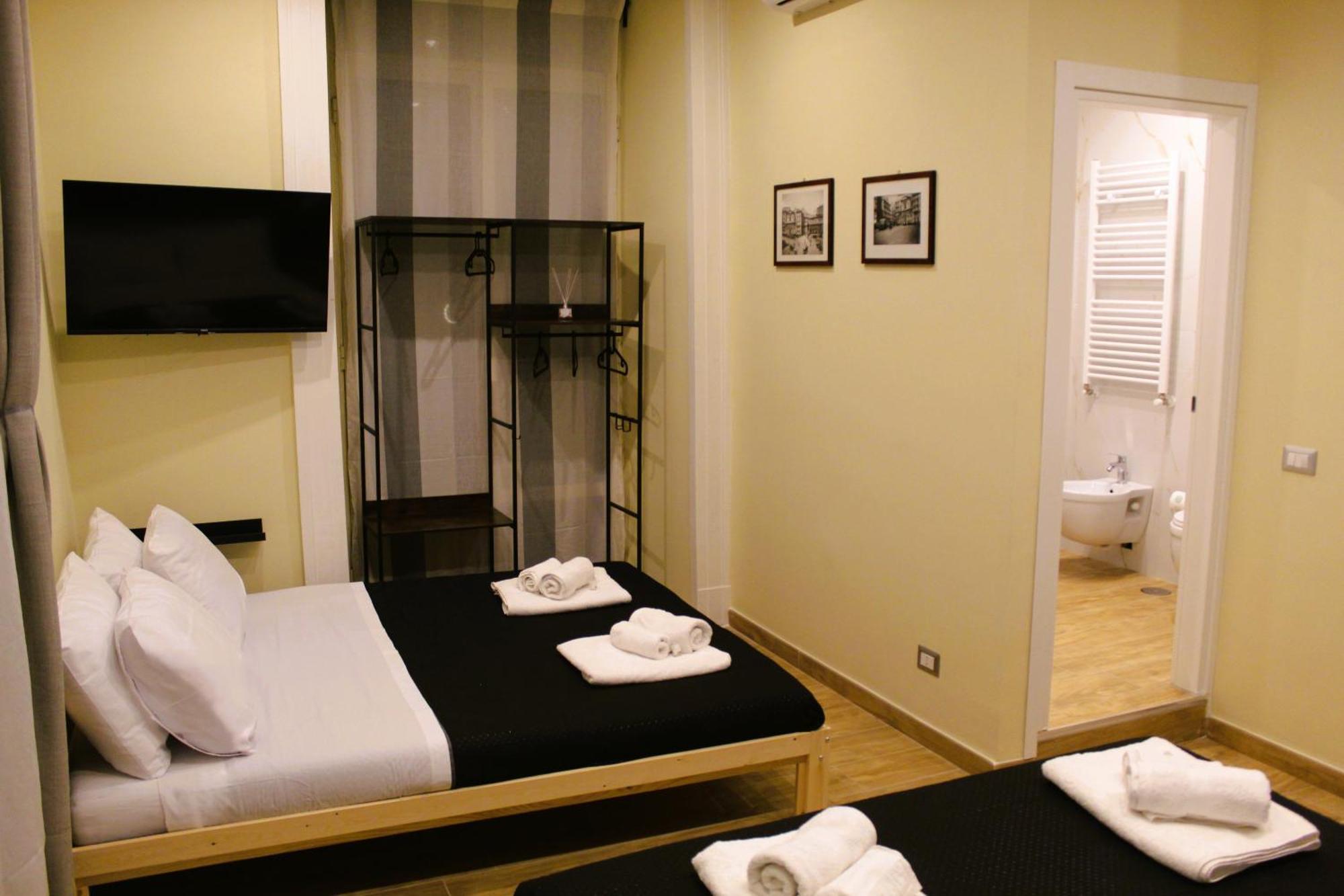 Blackwoody Contemporary Rooms - Napoli Centro Storico Via Toledo Kültér fotó