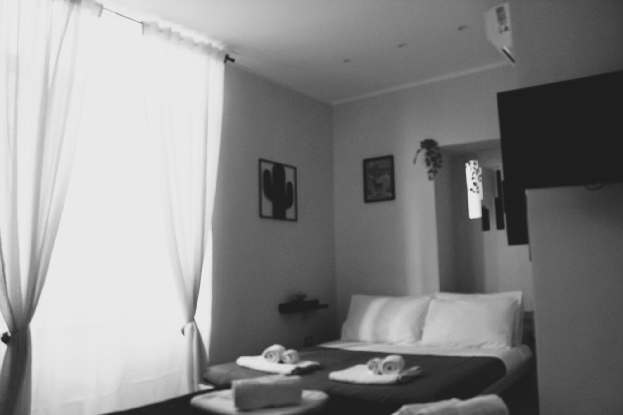 Blackwoody Contemporary Rooms - Napoli Centro Storico Via Toledo Kültér fotó