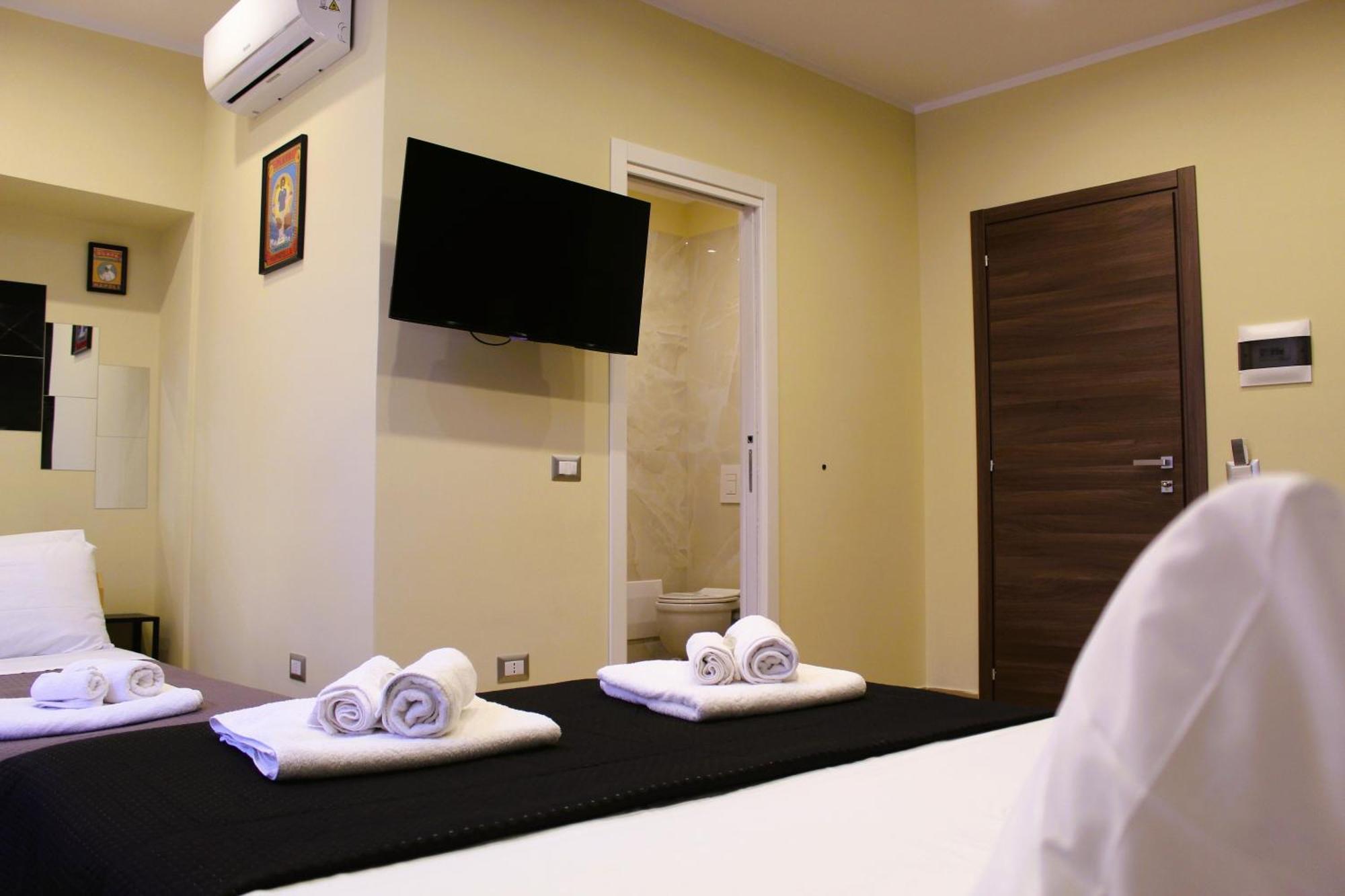 Blackwoody Contemporary Rooms - Napoli Centro Storico Via Toledo Kültér fotó