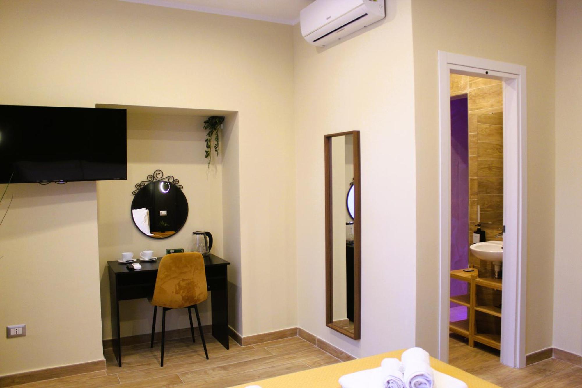 Blackwoody Contemporary Rooms - Napoli Centro Storico Via Toledo Kültér fotó