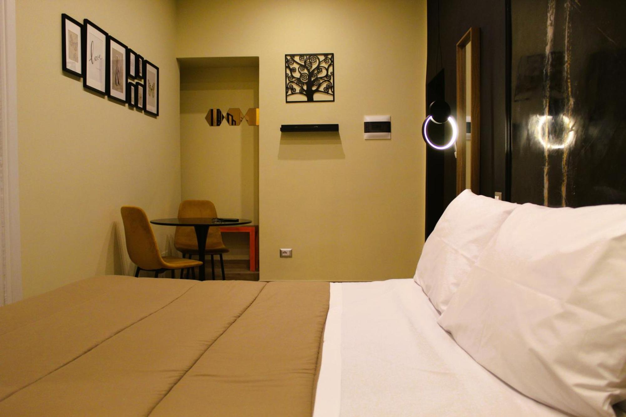 Blackwoody Contemporary Rooms - Napoli Centro Storico Via Toledo Kültér fotó